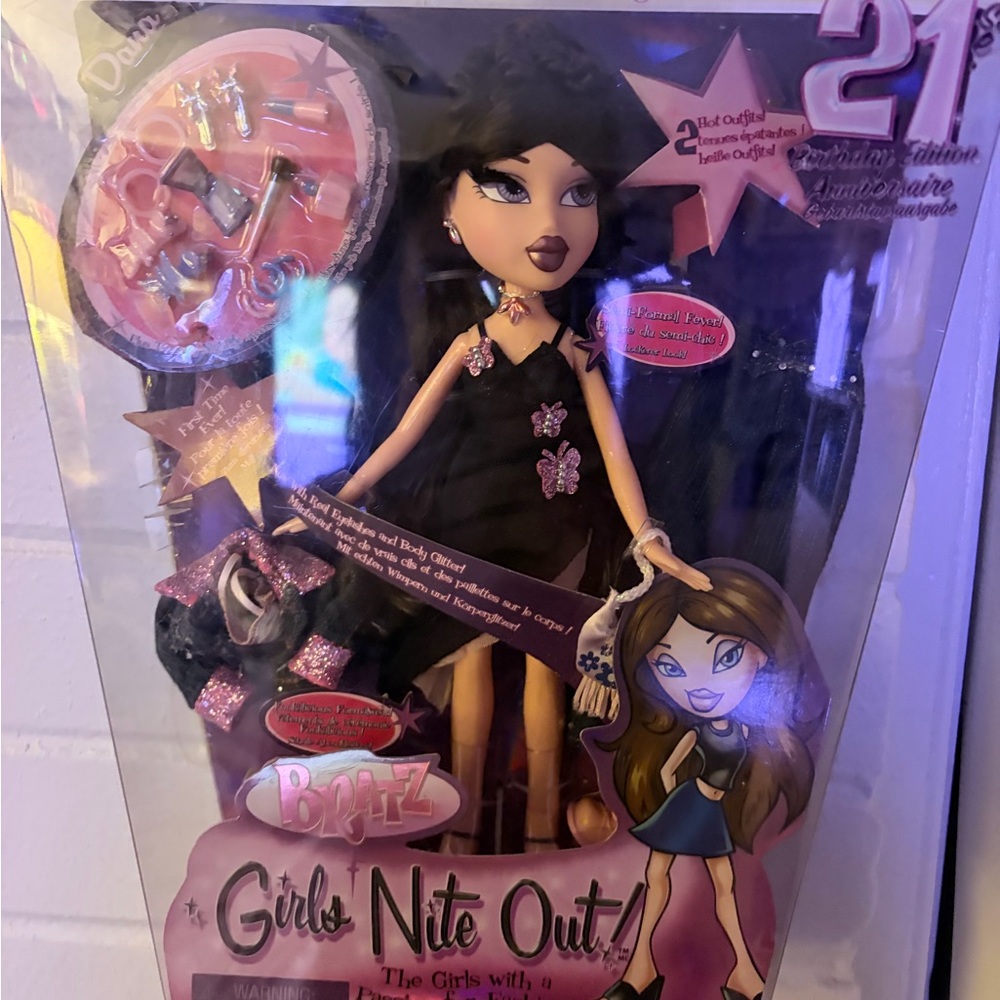 Bratz Girls Nite Out Doll with Accessories
